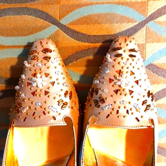 VINTAGE pointy toe, kitten heel pumps by J. Renee. Size 7. CLEAN! - Picture 2 of 11
